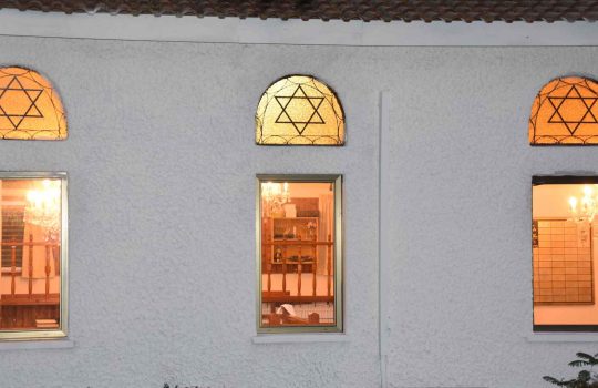 שלטי בית כנסת מזכוכית2